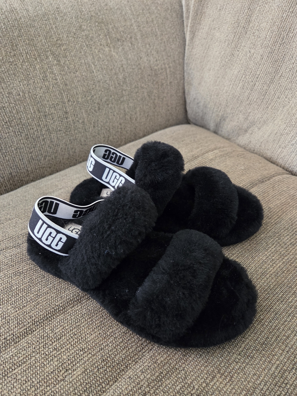 UGG Kids Black Plush Slide Sandals with Logo Heel Strap